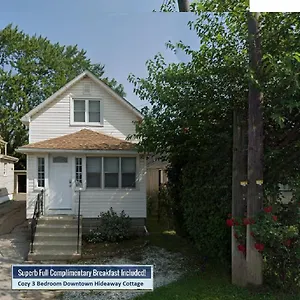 cozy-3-bedroom-downtown-hideaway-cottage-with.niagara-fallshotels.com/
